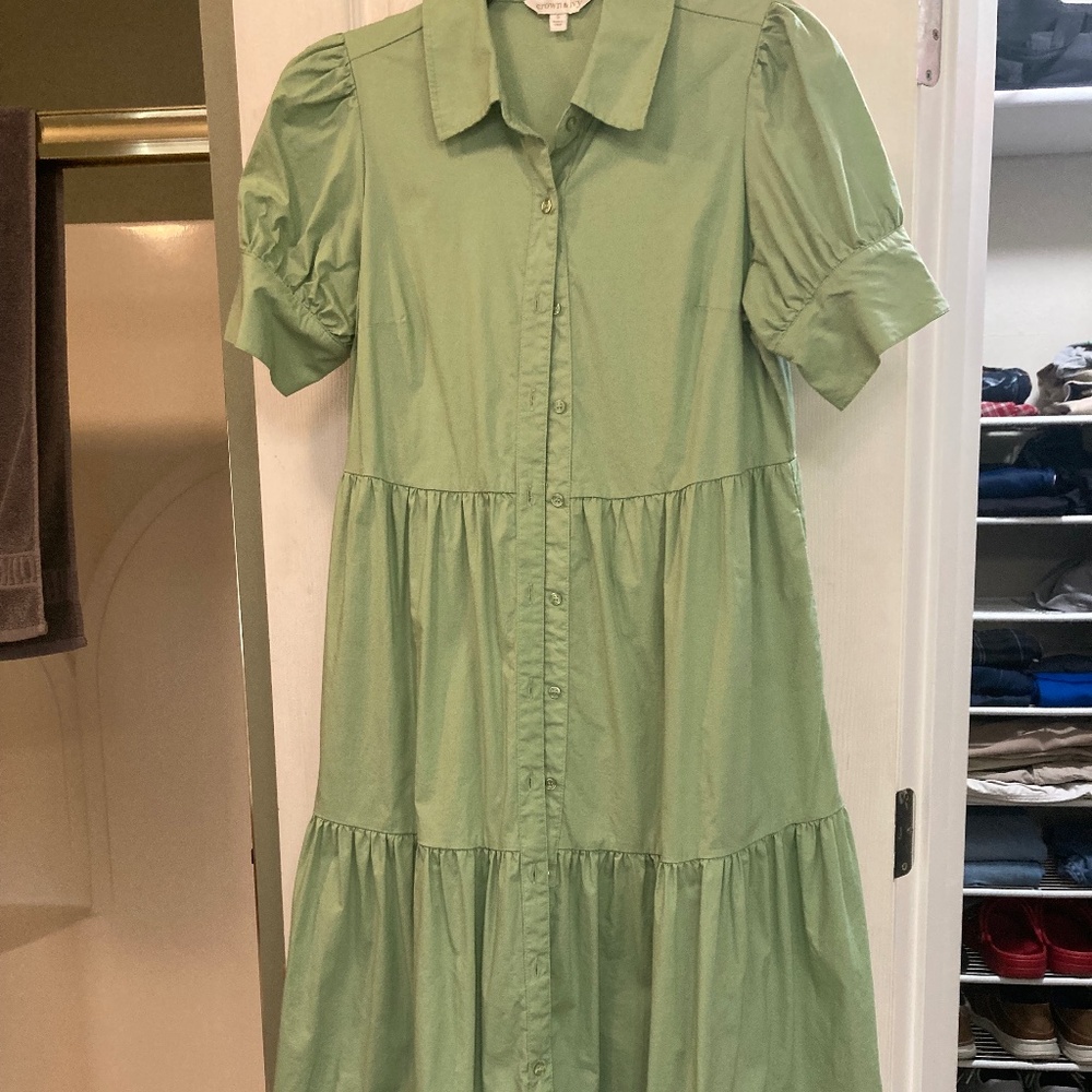 Green tiered midi dress